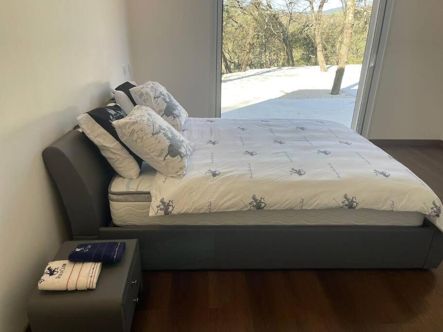 Brand New Villa With Fully Intergrated Air Conditioning & Private Pool, Overlooking Forest Sardan Экстерьер фото